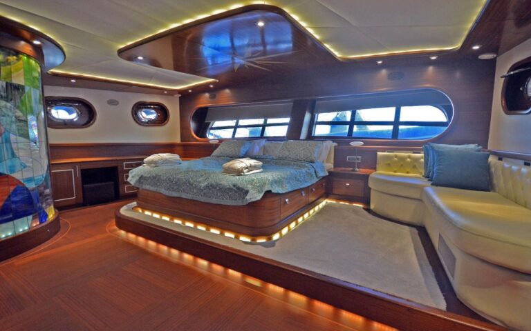 Master Cabin With Seating Area