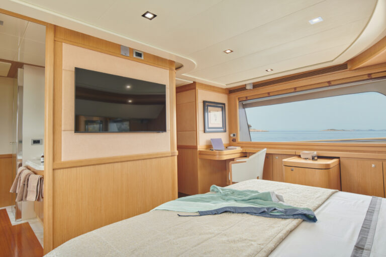 Master On Main Deck - Detail