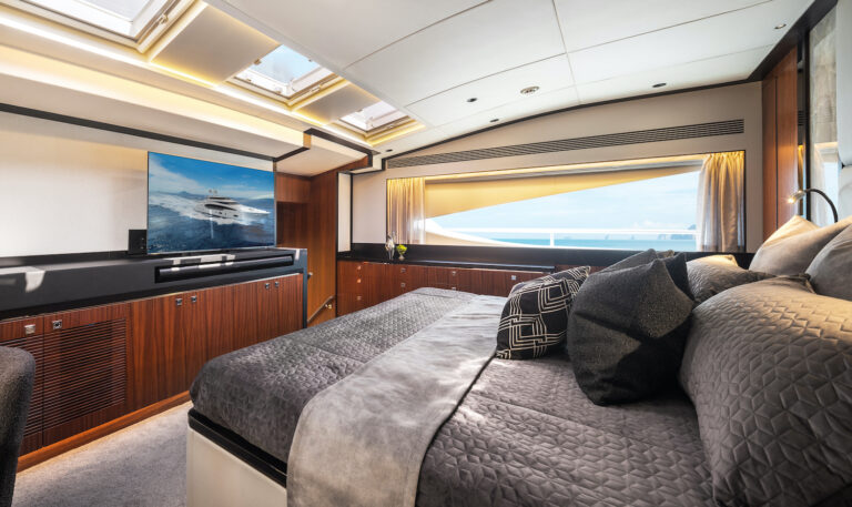 Master Stateroom - Bed