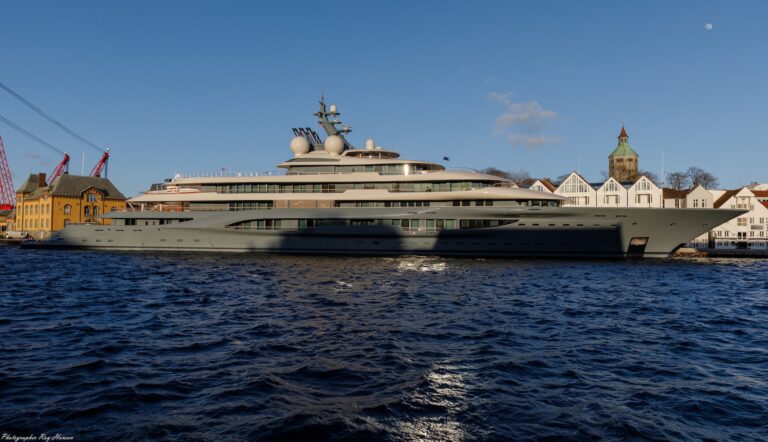 Mega Yacht Of 136m