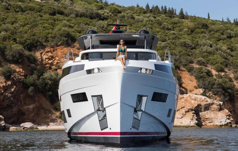 Model On The Bow