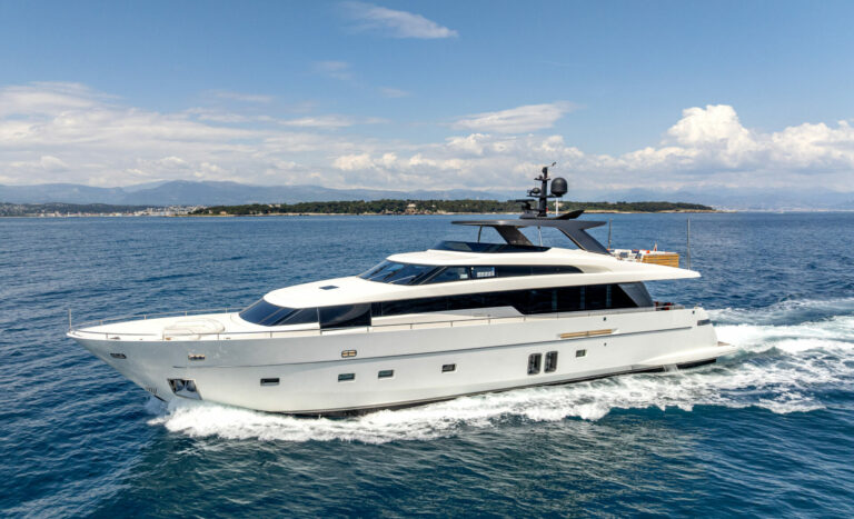 Motor Yacht CALM