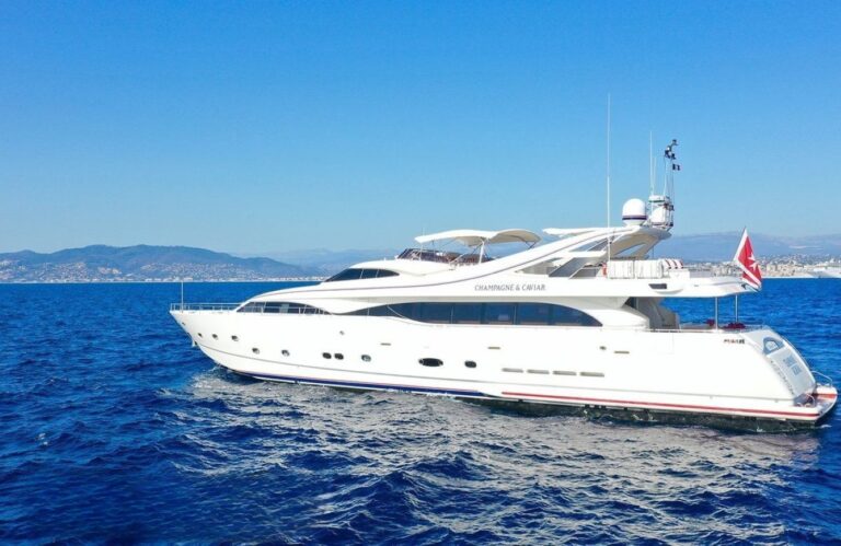 Motor Yacht CHAMPAGNE AND CAVIAR
