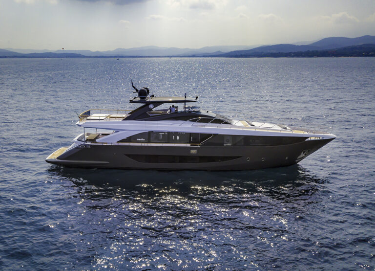 Motor Yacht DRIFTER By Amer