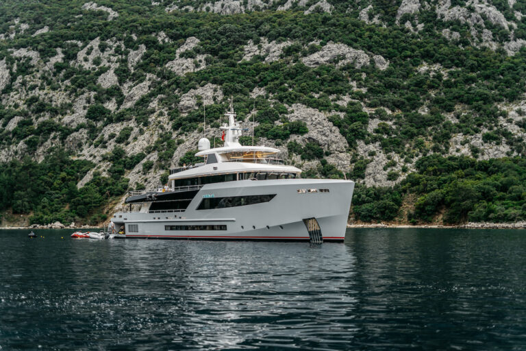 Motor Yacht HEEUS