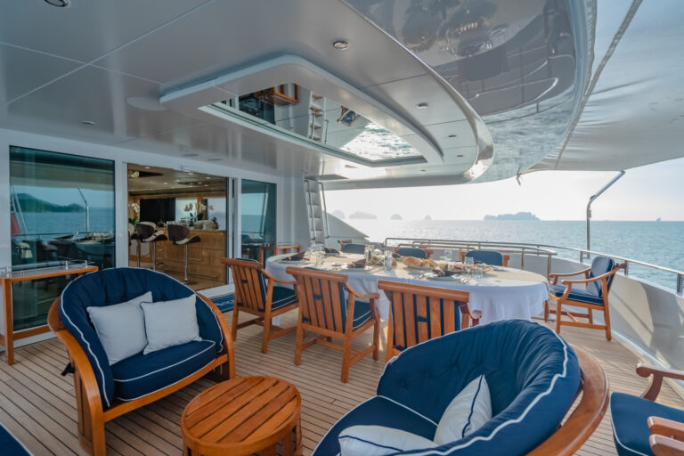 aft deck dining