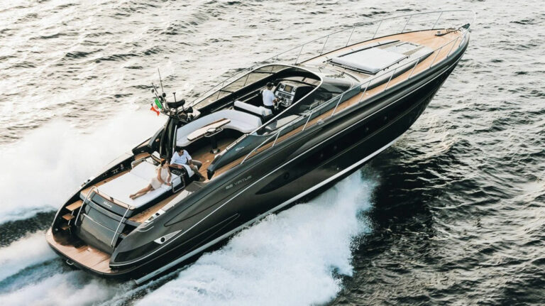 Motor Yacht LARGO