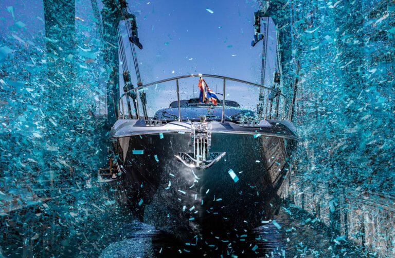 Motor Yacht LIGHTNING Launched