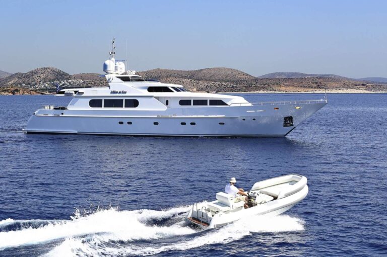 Motor Yacht MILOS AT SEA