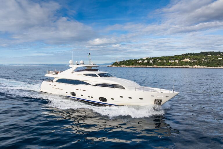 Motor Yacht ROBUSTO