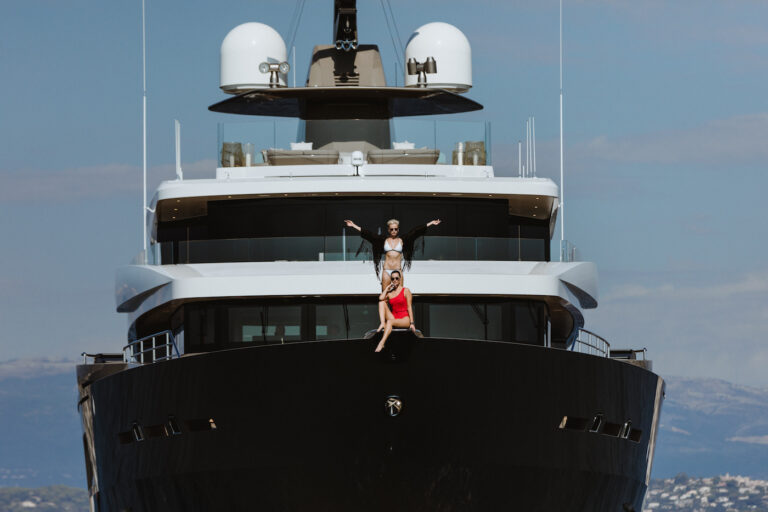 Motor Yacht SOLO Lifestyle