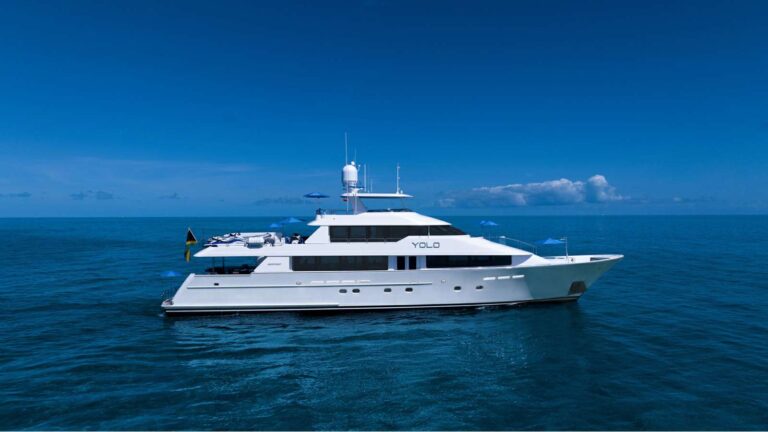 Motor Yacht YOLO