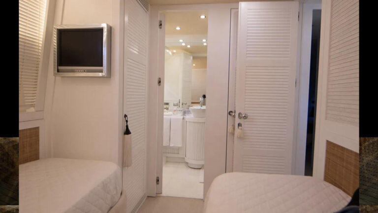 Twin with ensuite