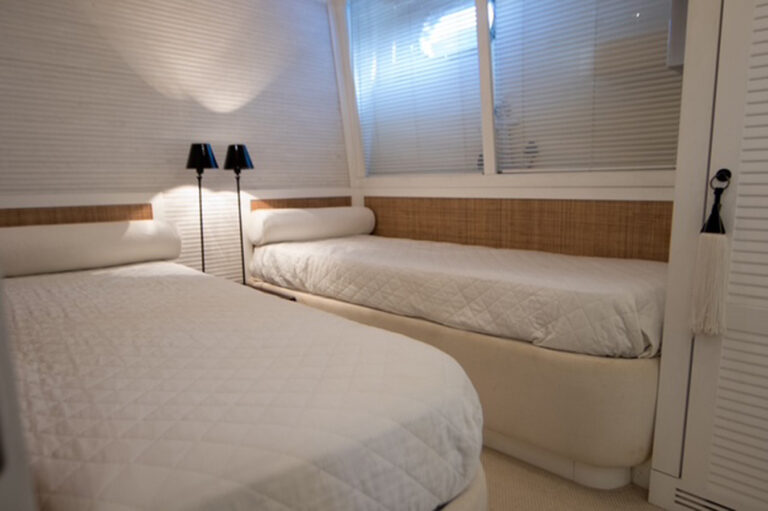 Twin cabin