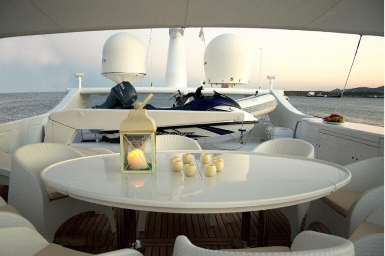 On Deck Seating And Dining