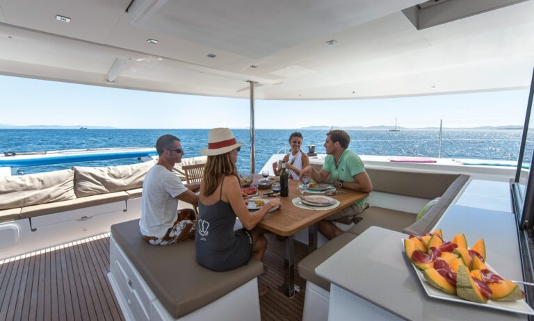 Fountaine Pajot Saba 50 Yacht TIZIANO sistership - Aft deck dining