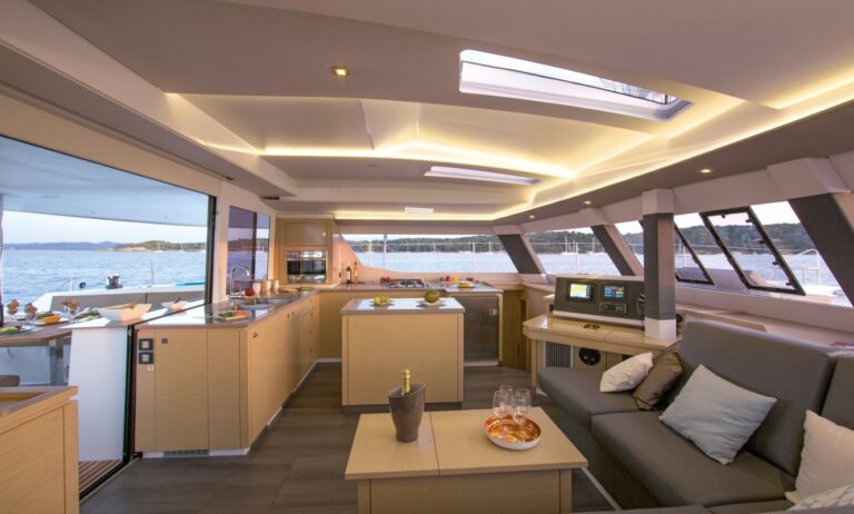 Fountaine Pajot Saba 50 Yacht TIZIANO sistership - Salon
