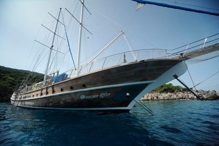 Charter yacht PRENSES LILA