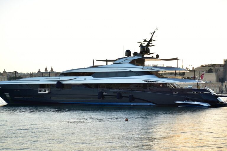 60M CUSTOM LUXURY SUPERYACHT