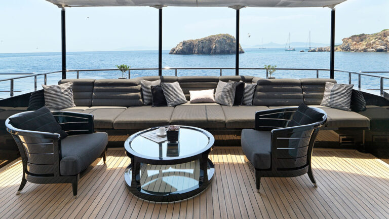 Relaxation And Socialising Area Aft