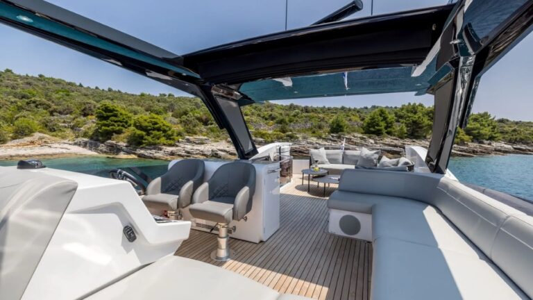 Relaxation Area With Captain Area