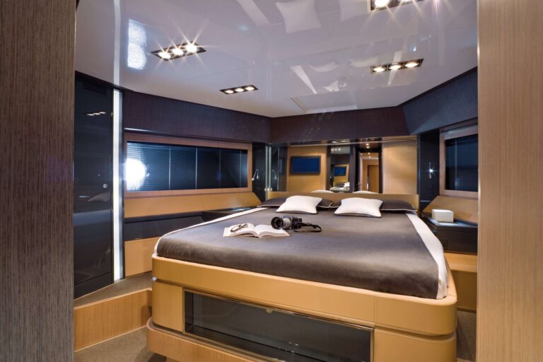 Bow cabin
