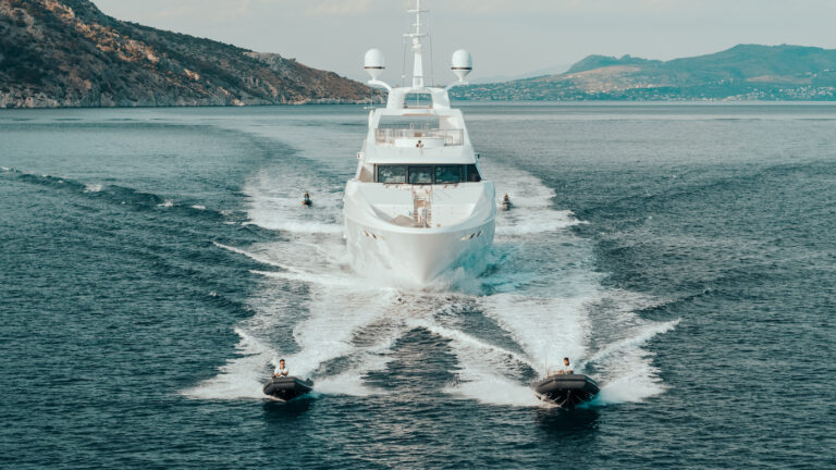 Running Bow View With Toys