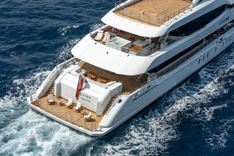 Running Close Up Of The Aft