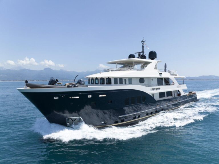 Running Of The Motor Yacht LADY JADE