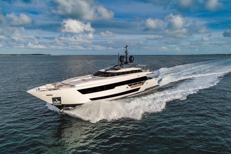 Running Profile Of The Custom Line Yacht