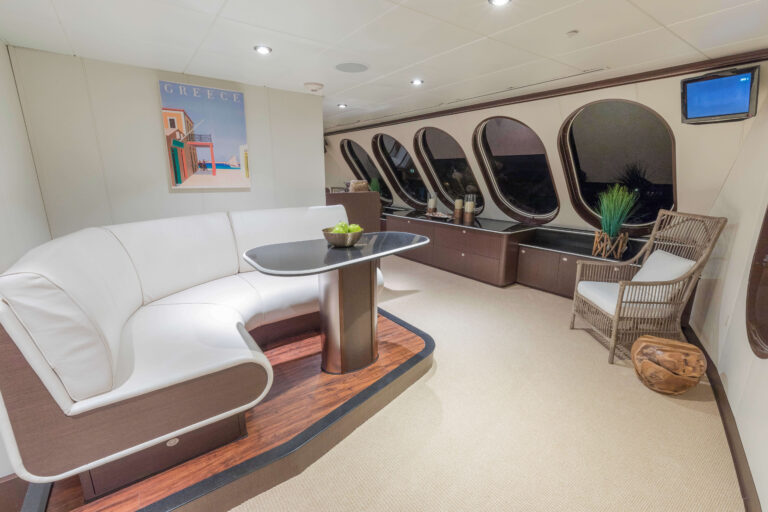 Saloon GLOBAL