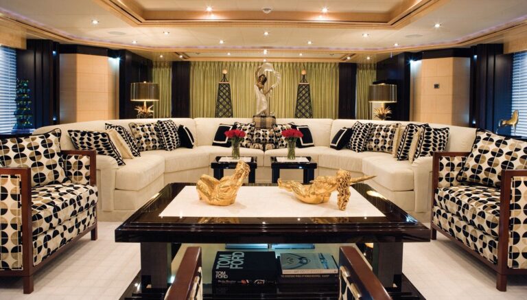 Saloon And Socialising Area