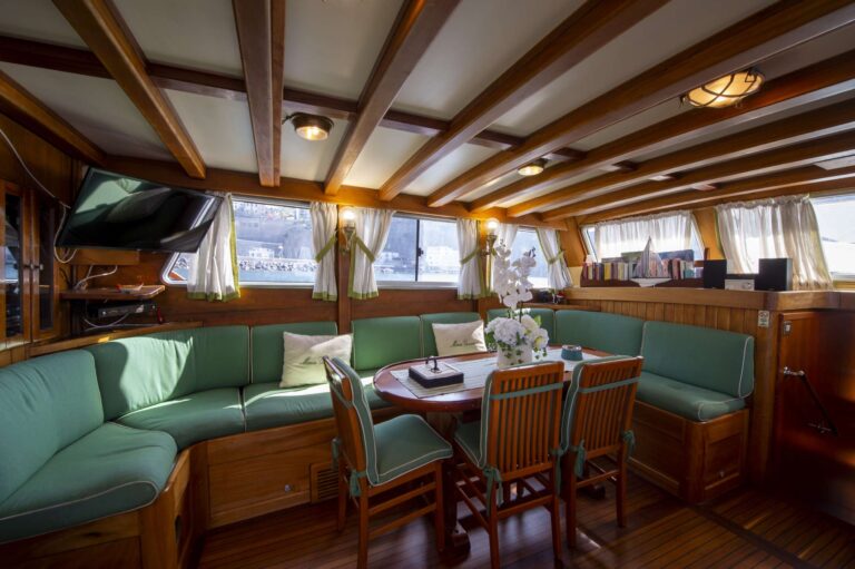 Saloon Dining