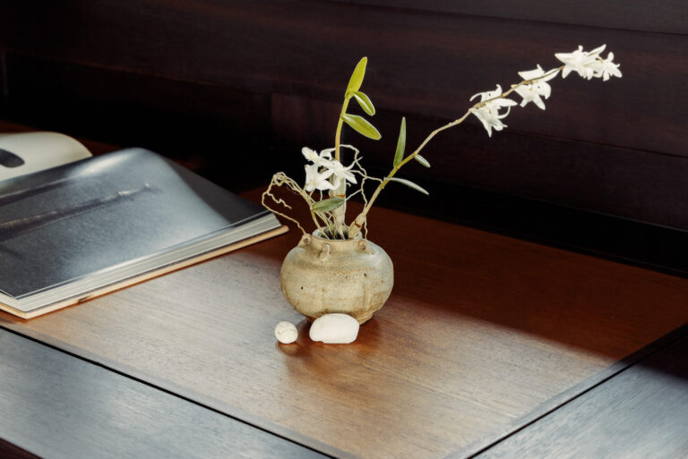 Saloon Flower Details