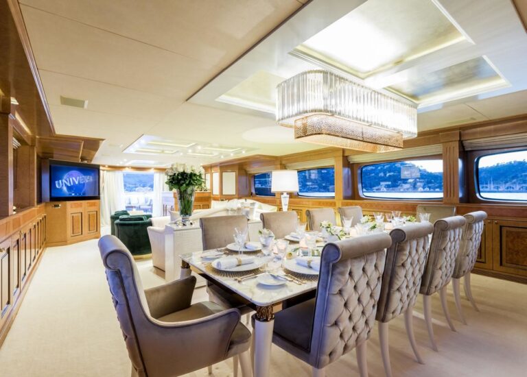Saloon Formal Dining Area