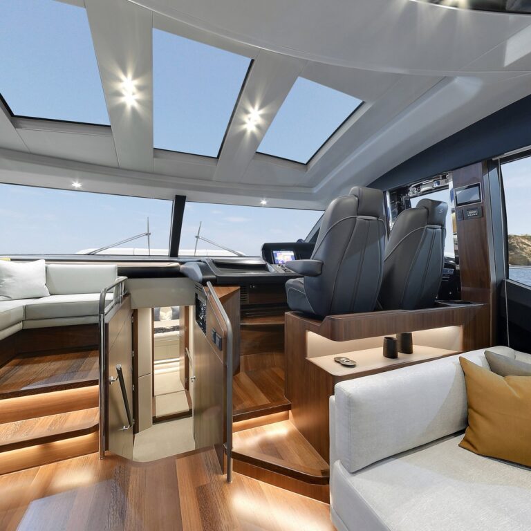 Saloon Helm Station
