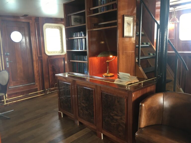 Saloon Port