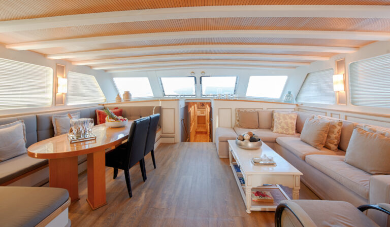 Saloon With Dining Area