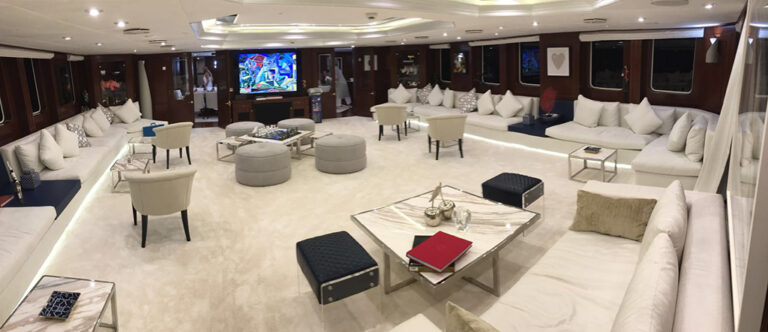 Saloon With Games Table, TV And Relaxation