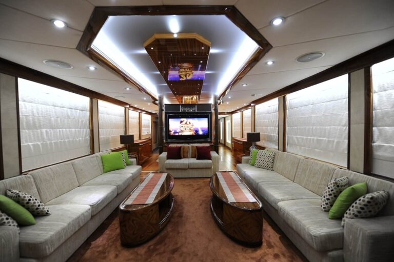 Saloon With Plenty Of Seating