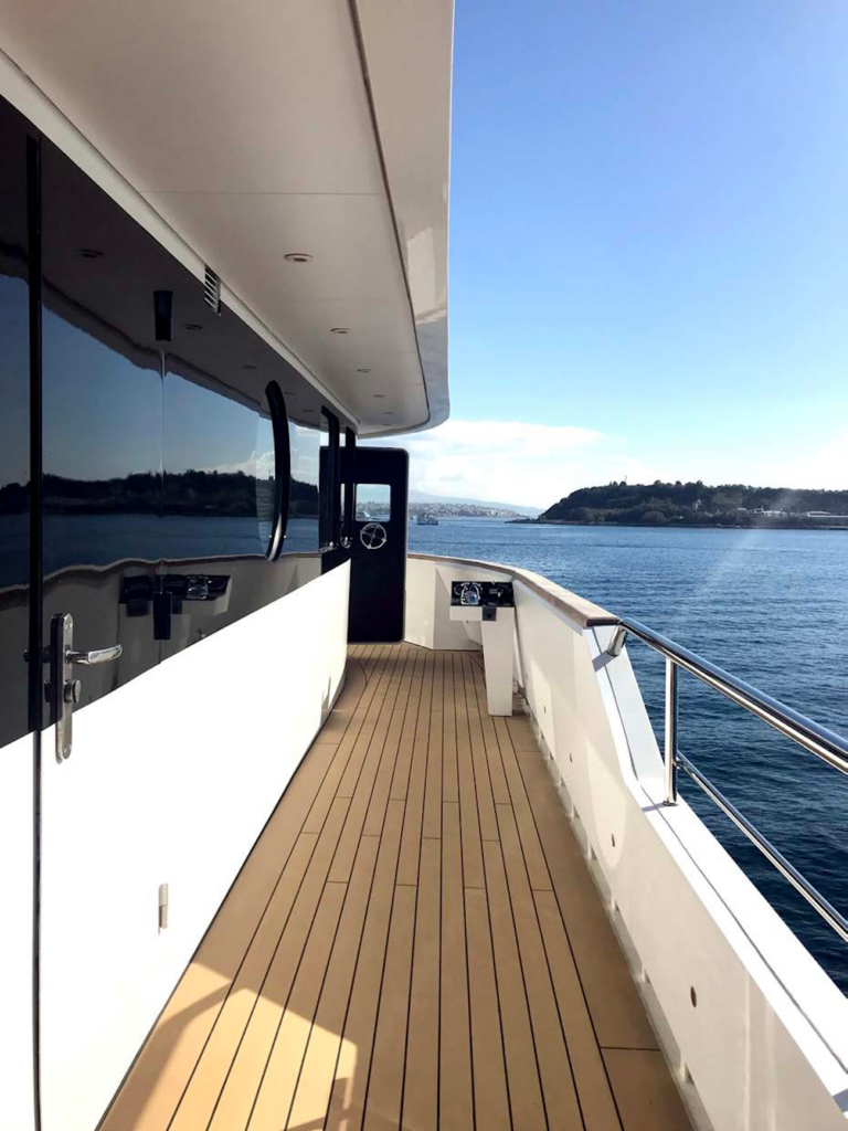 Side Deck Detail