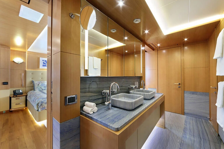Spacious Bathroom ZAZOU