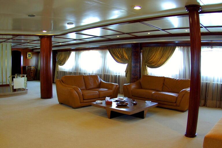 Spacious Saloon