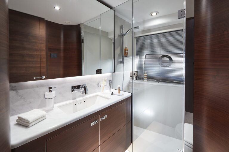 Starboard Cabin Ensuite