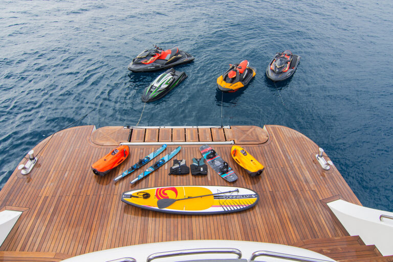 Stern With Water Toys