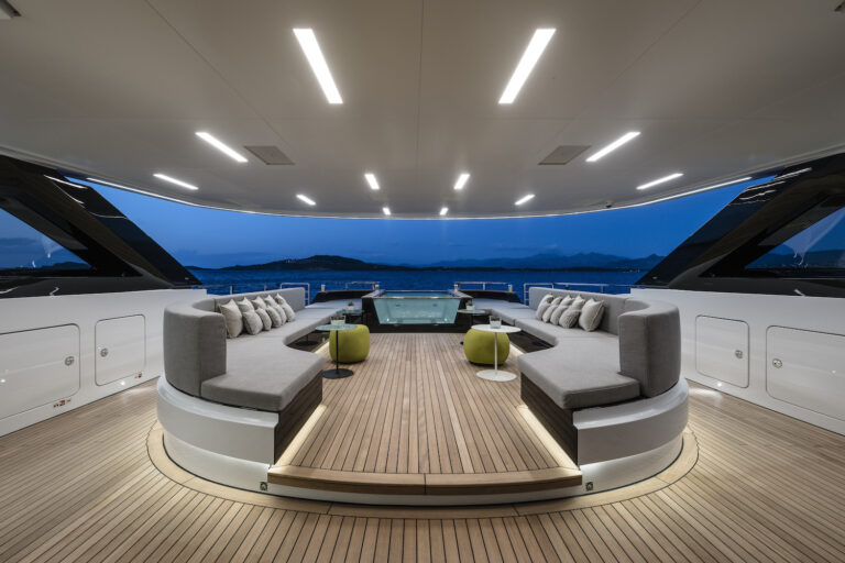 Sun Deck Jacuzzi And Seating Area