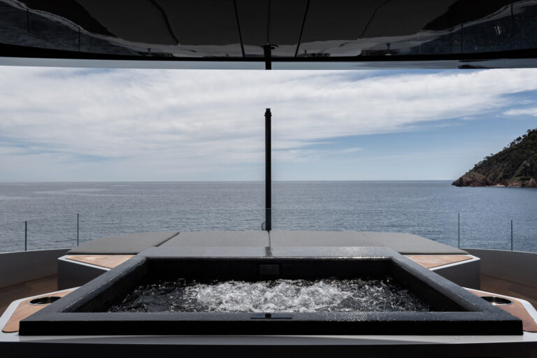 Sun Deck - Jacuzzi Pool