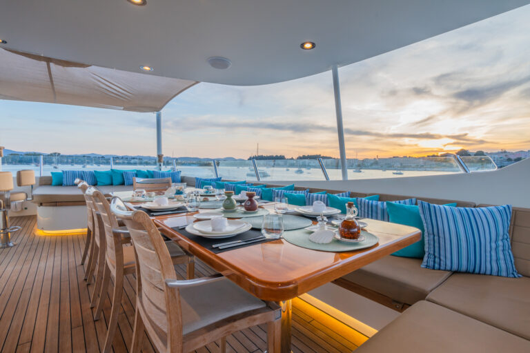 Sun Deck - Dining Al Fresco