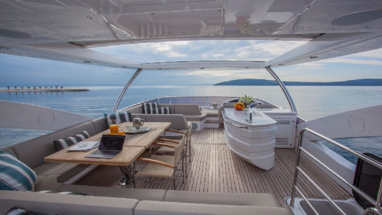 Sun Deck - Flybridge