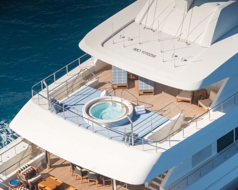 Sun Deck With Jacuzzi